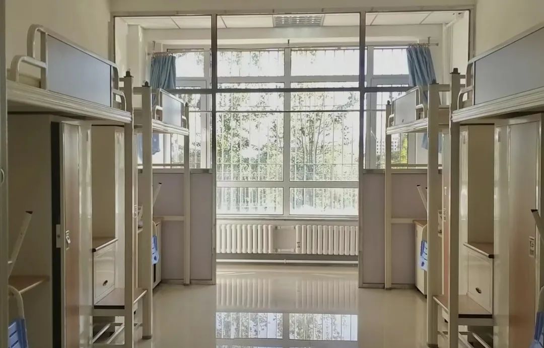 大連民族大學(xué)宿舍條件怎么樣,有空調(diào)和獨立衛(wèi)生間嗎？（附宿舍圖片）