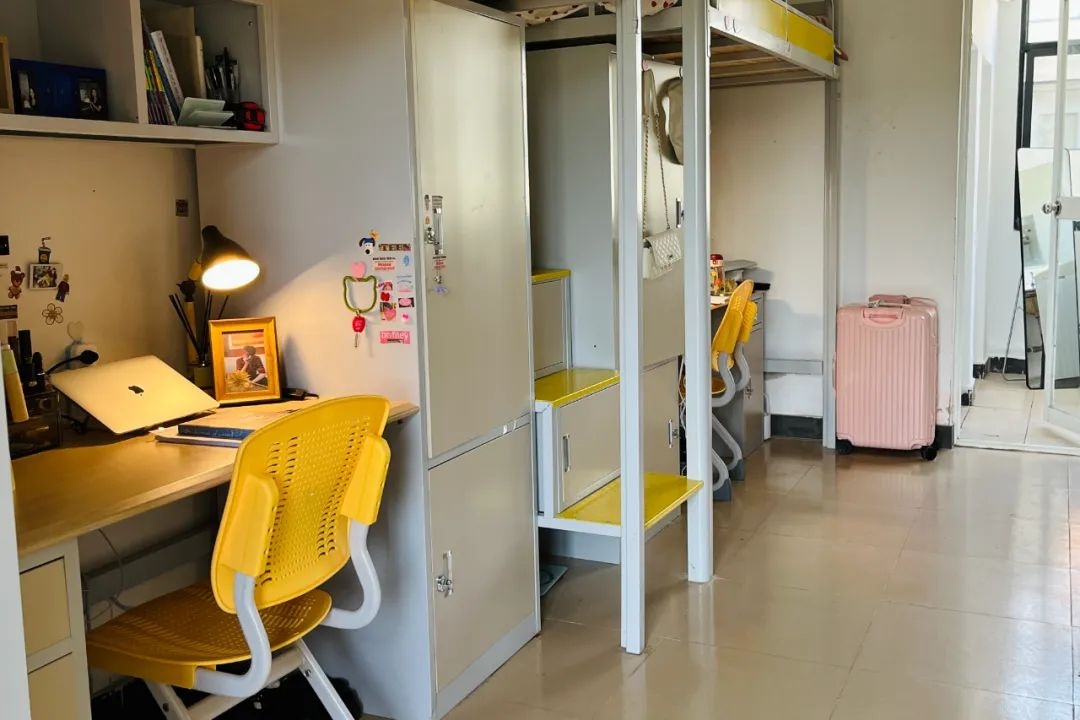 三亞學(xué)院宿舍條件怎么樣,有空調(diào)和獨(dú)立衛(wèi)生間嗎？（附宿舍圖片）