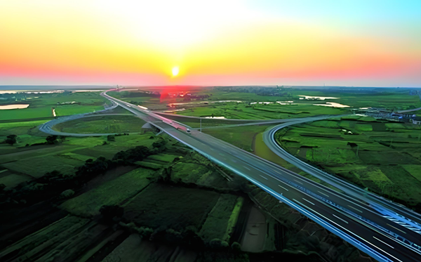 2026年國慶節高速路免費時間表,是按上高速還是下高速時間?